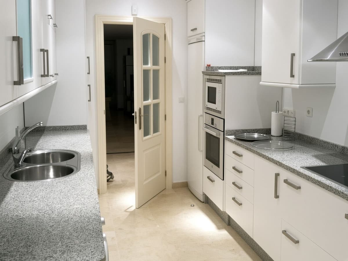 Middle Floor Apartment in Sotogrande Marina — photo 4 of 9