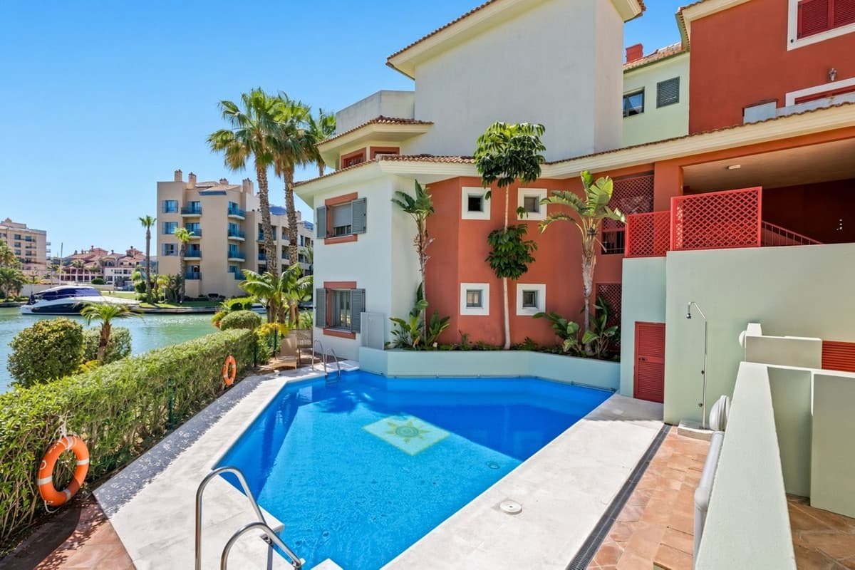 Middle Floor Apartment in Sotogrande Marina — photo 9 of 9