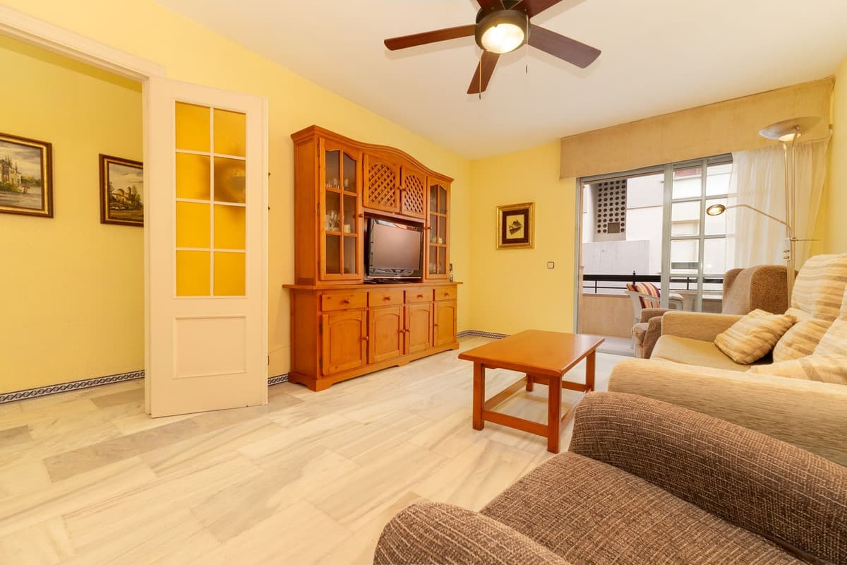 Middle Floor Apartment in Fuengirola — photo 2 of 10