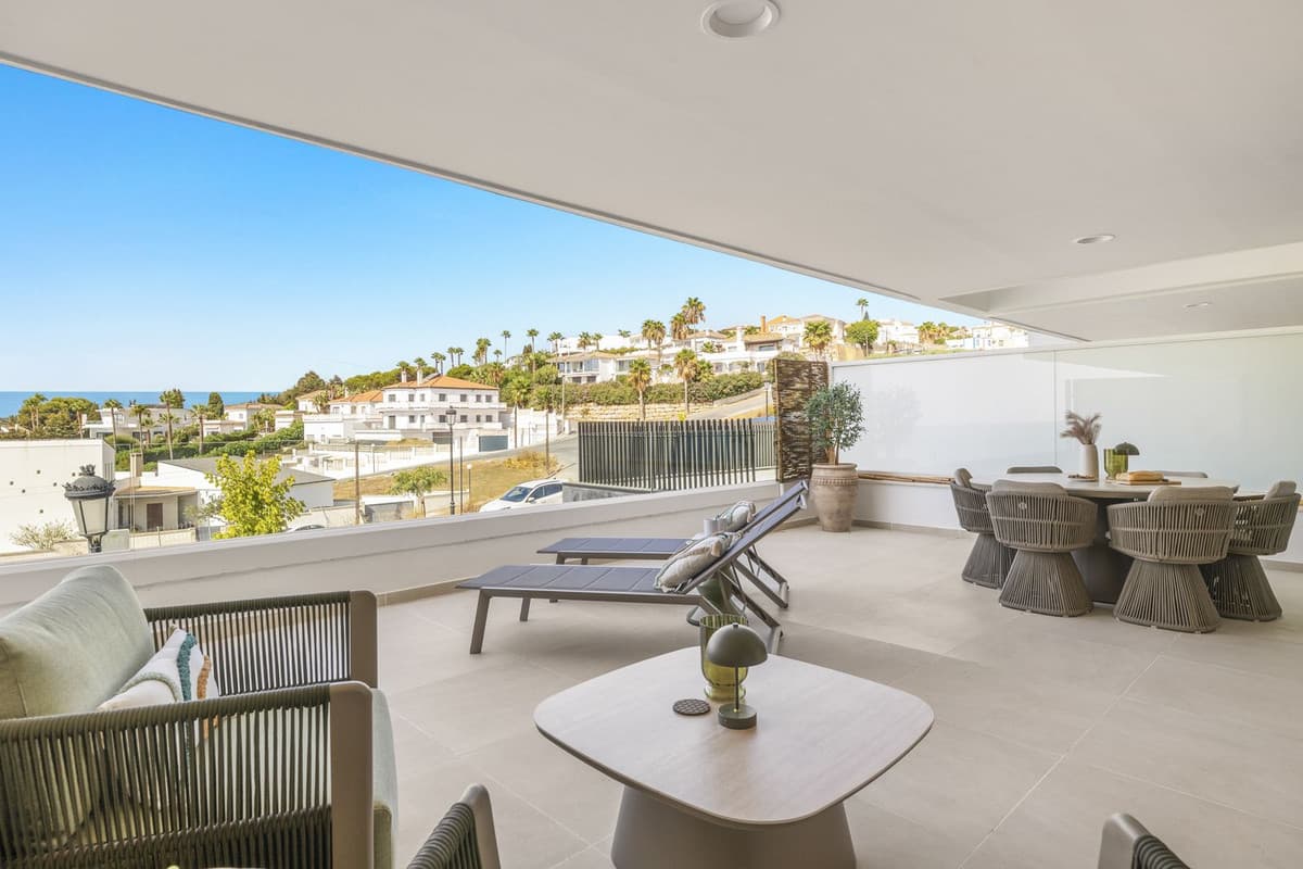 Ground Floor Apartment in Estepona — photo 3 of 10