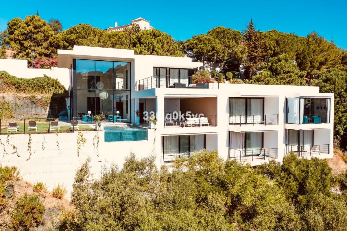 Detached Villa in Benahavís — photo 1 of 10
