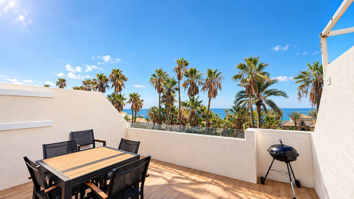 Townhouse in El Faro — photo 1 of 10