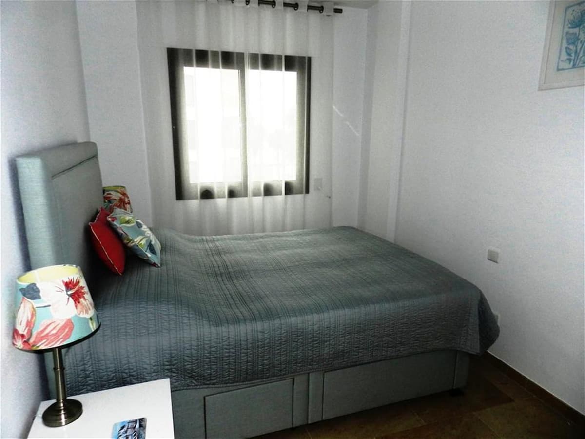 Middle Floor Apartment in La Duquesa — photo 7 of 10