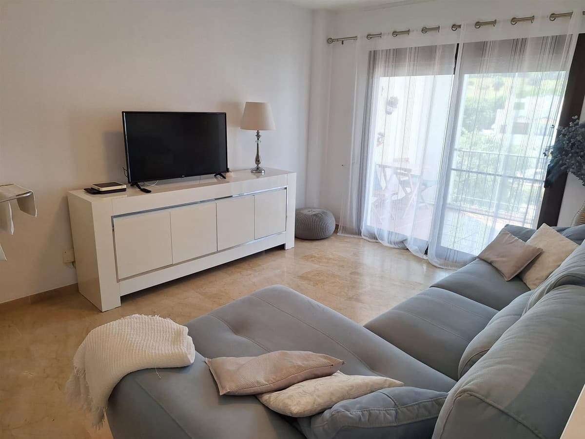 Middle Floor Apartment in La Duquesa — photo 9 of 10