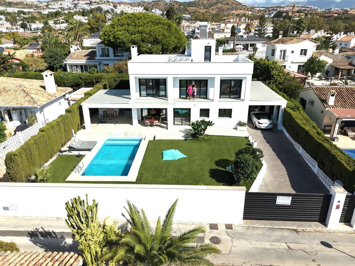 Detached Villa in Calahonda — photo 1 of 10