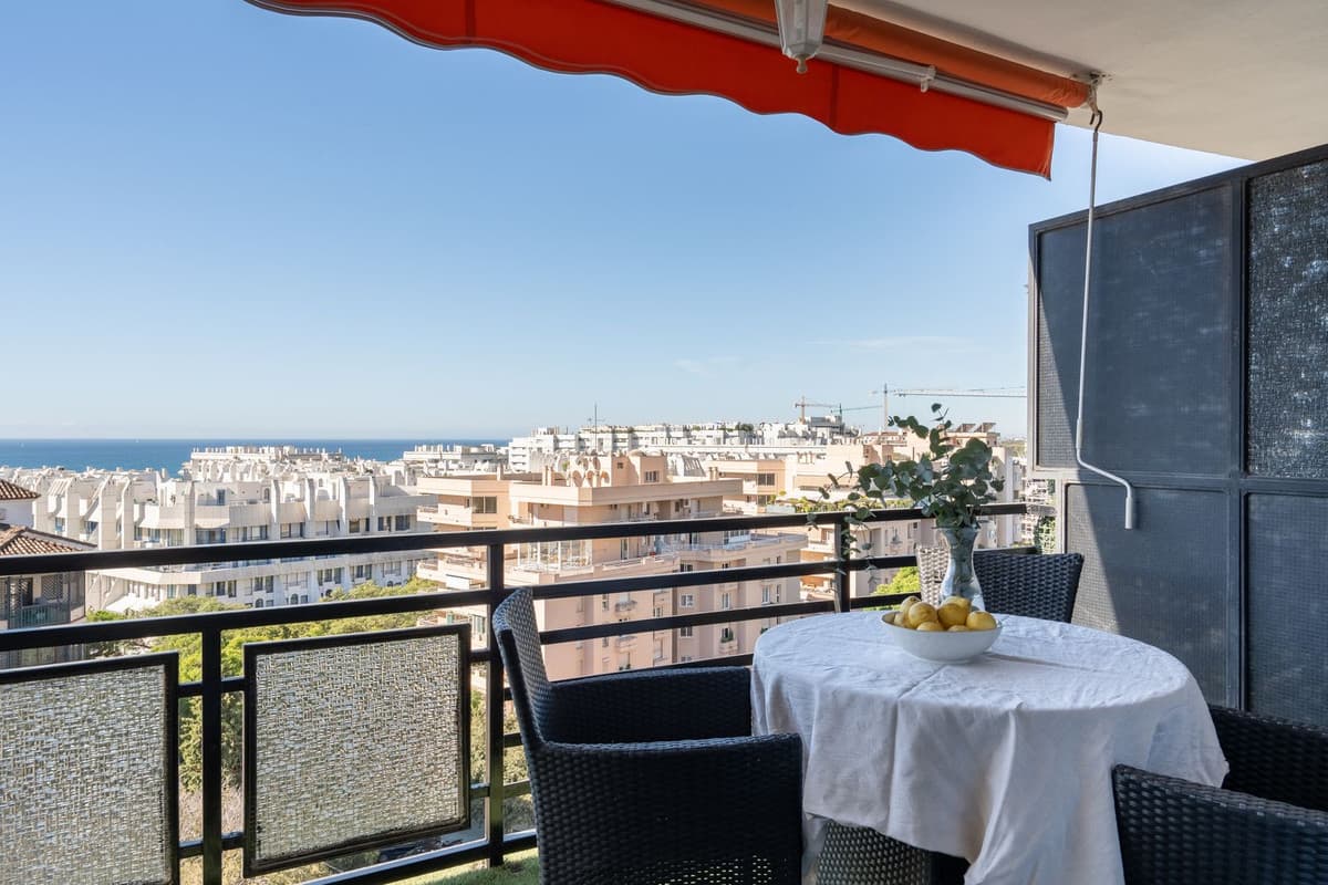 Middle Floor Apartment in Marbella — photo 2 of 10
