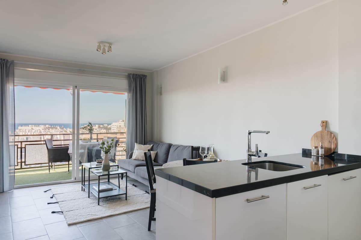 Middle Floor Apartment in Marbella — photo 3 of 10