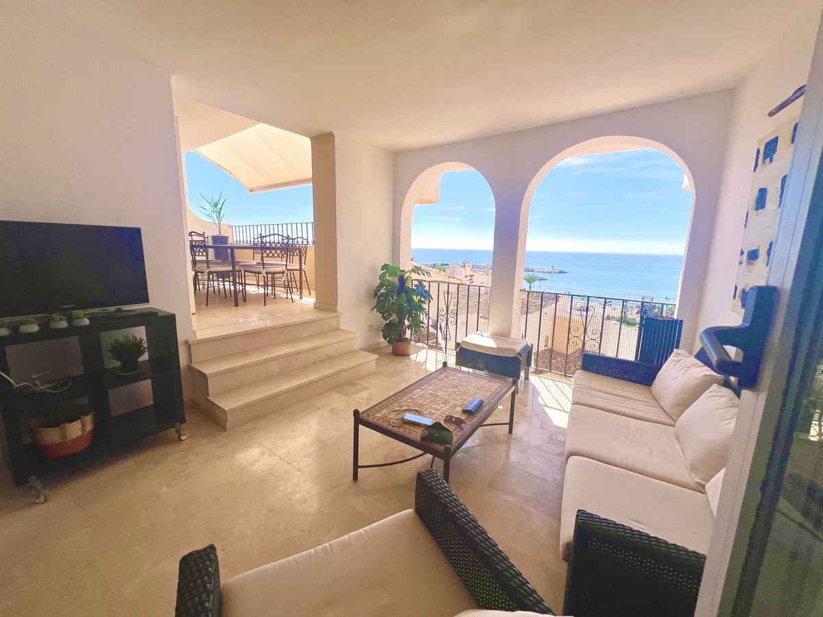 Middle Floor Apartment in Puerto de Cabopino — photo 1 of 10