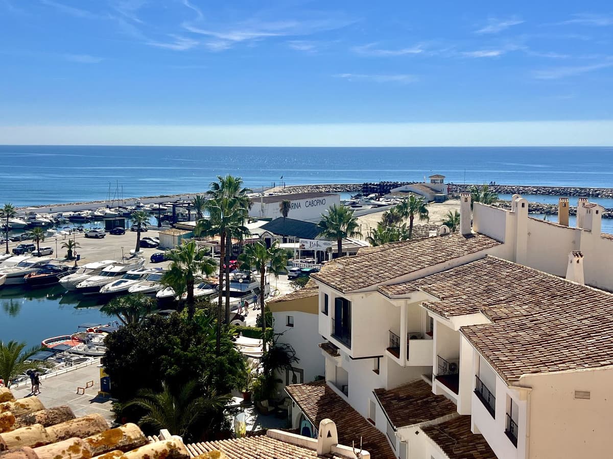 Middle Floor Apartment in Puerto de Cabopino — photo 4 of 10