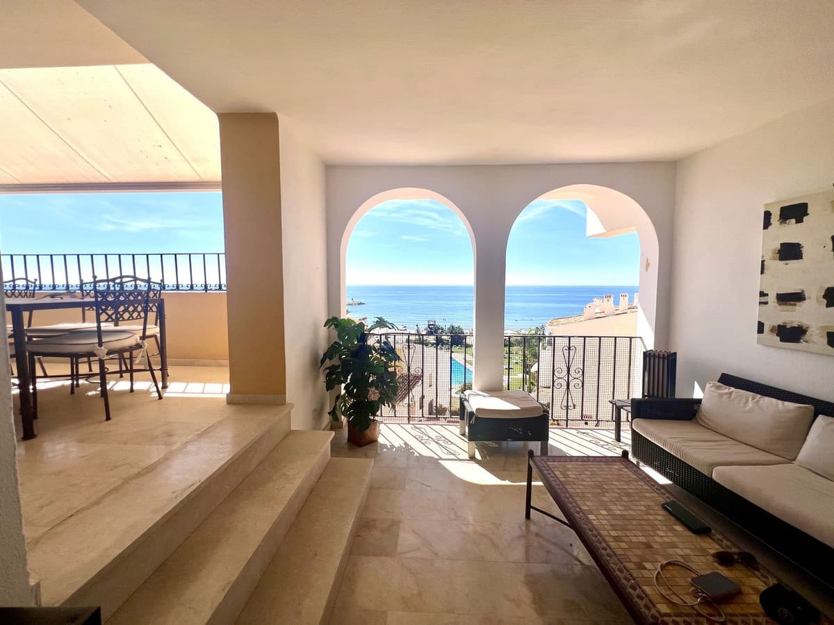 Middle Floor Apartment in Puerto de Cabopino — photo 7 of 10