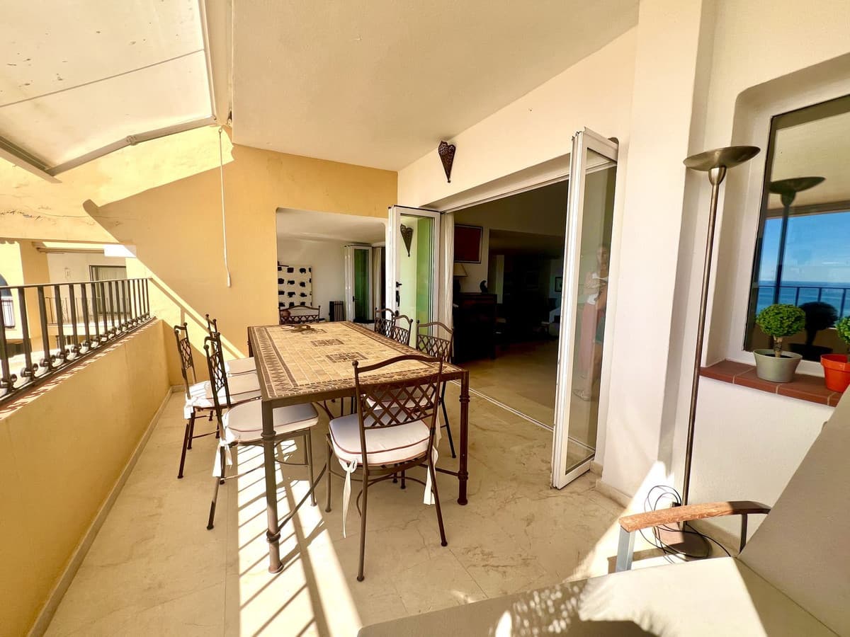 Middle Floor Apartment in Puerto de Cabopino — photo 9 of 10