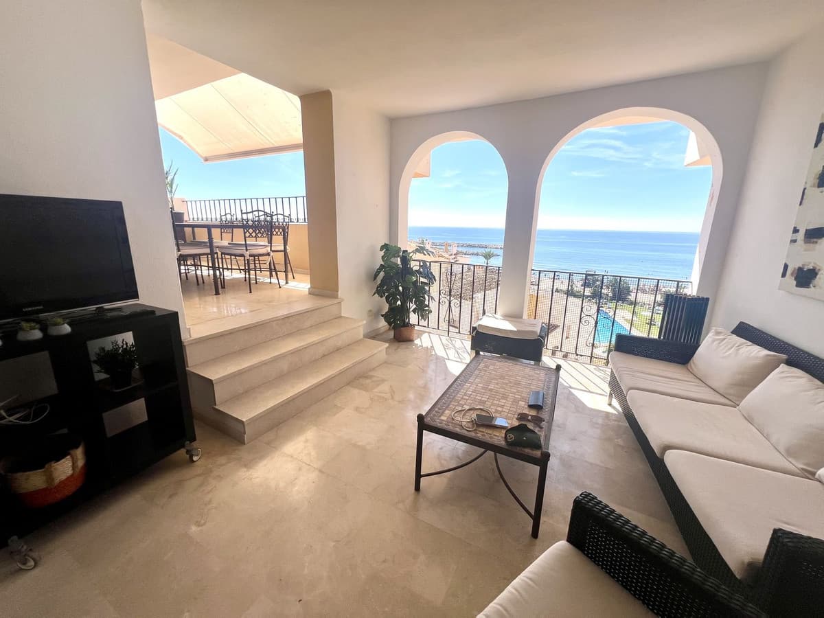 Middle Floor Apartment in Puerto de Cabopino — photo 10 of 10