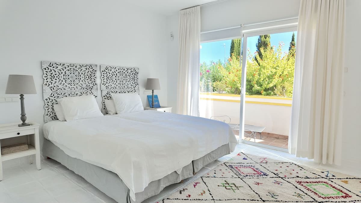 Semi-Detached House in Miraflores — photo 9 of 10