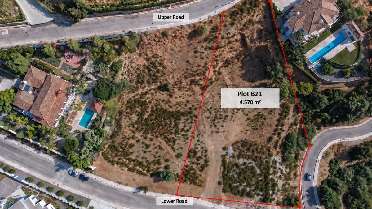 Residential Plot in Benahavís — photo 1 of 8
