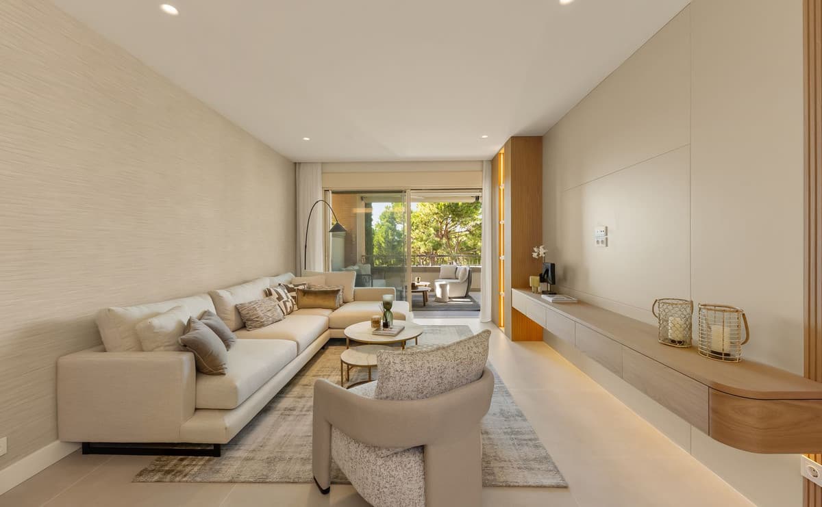 Middle Floor Apartment in The Golden Mile — photo 4 of 10
