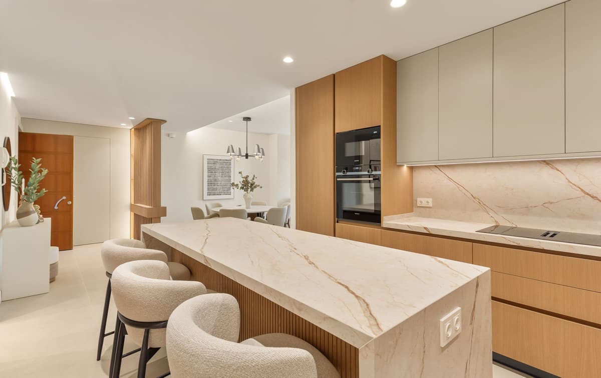 Middle Floor Apartment in The Golden Mile — photo 8 of 10