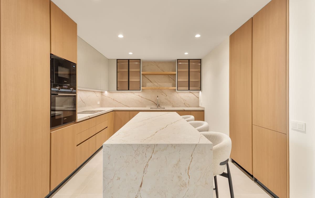 Middle Floor Apartment in The Golden Mile — photo 10 of 10