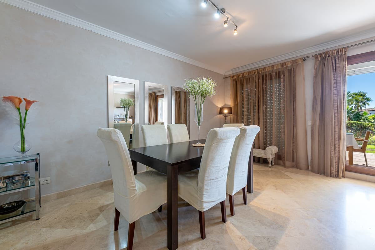 Townhouse in El Paraiso — photo 5 of 10