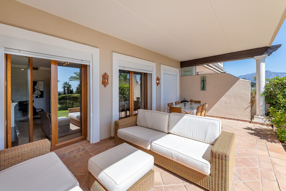 Townhouse in El Paraiso — photo 6 of 10
