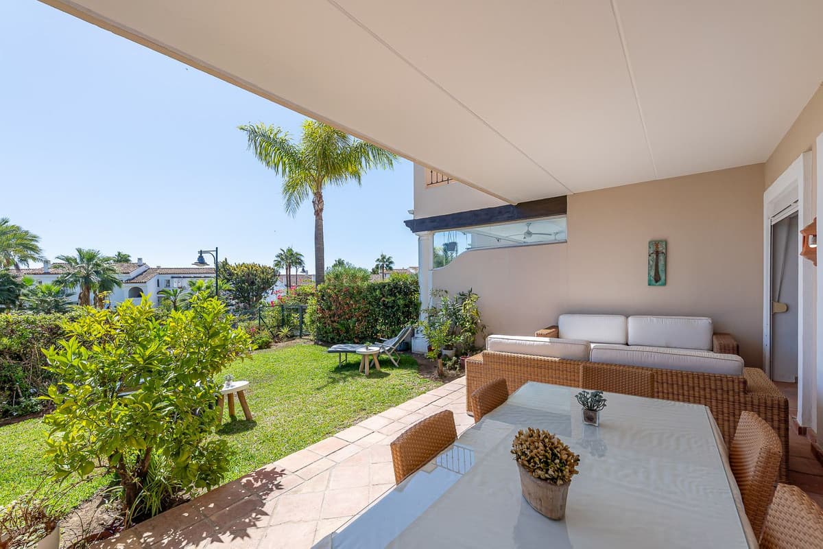 Townhouse in El Paraiso — photo 7 of 10