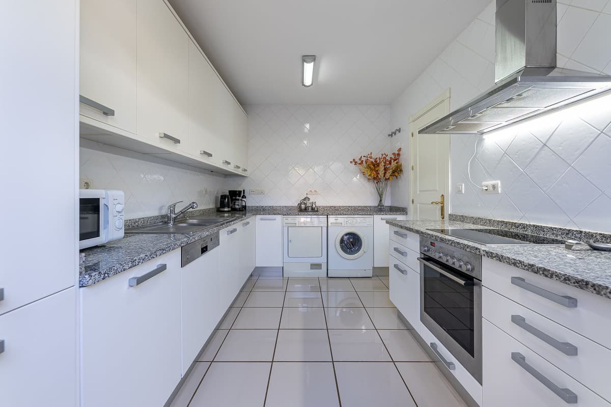 Townhouse in El Paraiso — photo 9 of 10