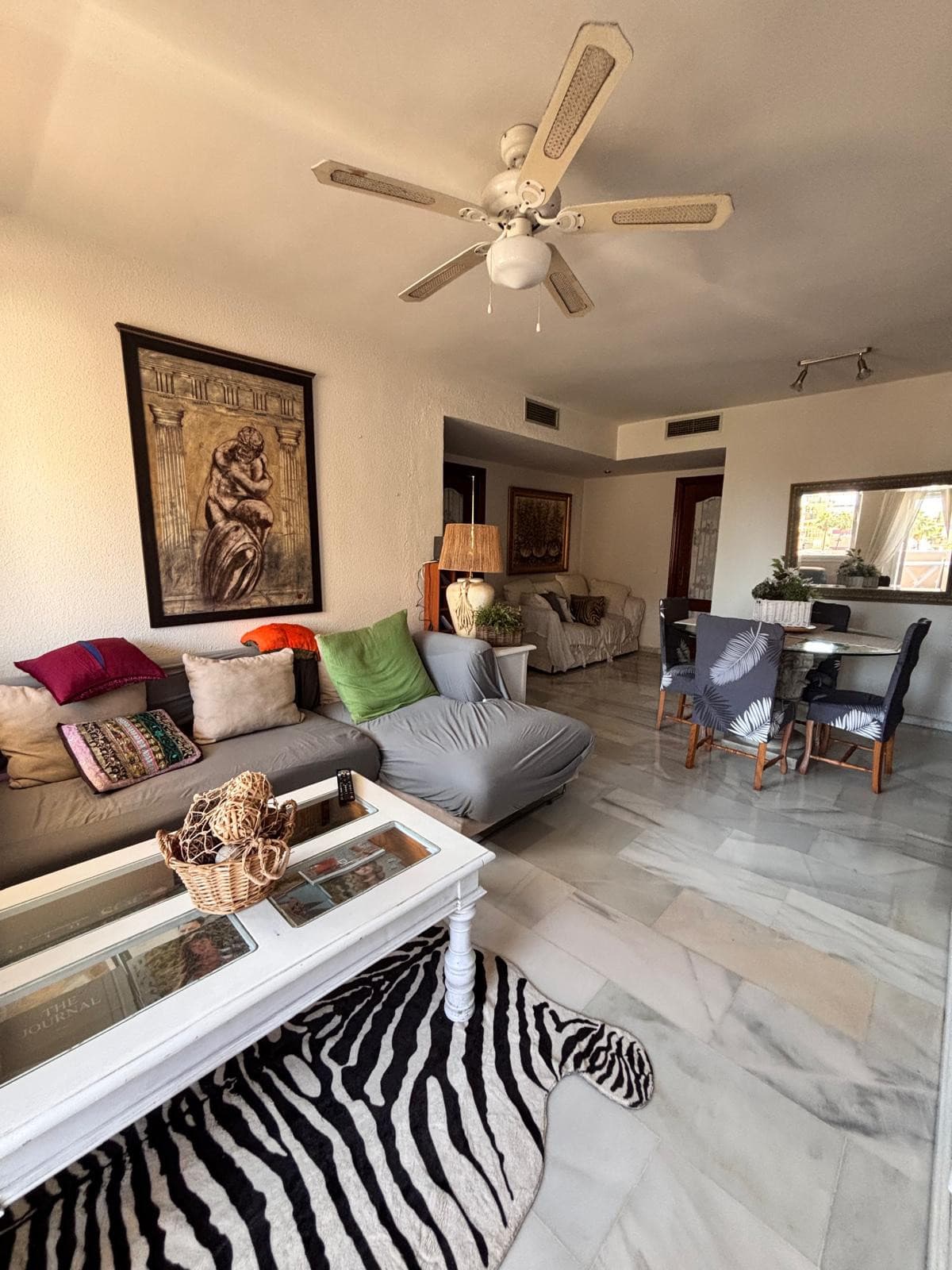 Middle Floor Apartment in Marbella — photo 1 of 10