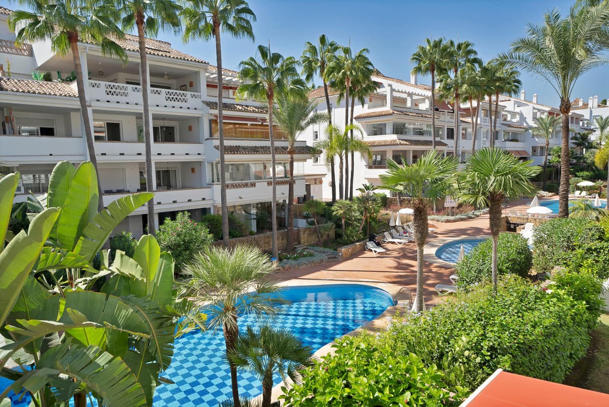 Middle Floor Apartment in Marbella — photo 2 of 10