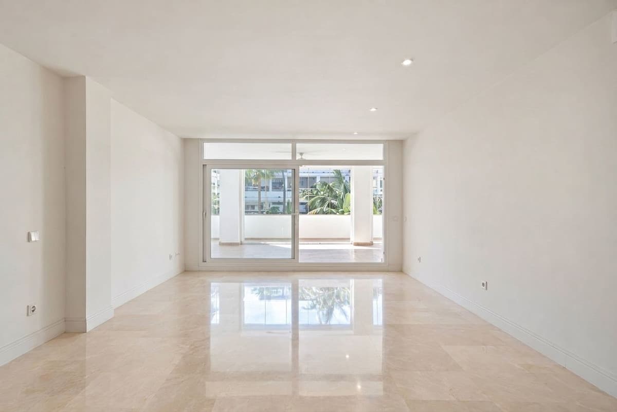 Middle Floor Apartment in Marbella — photo 5 of 10