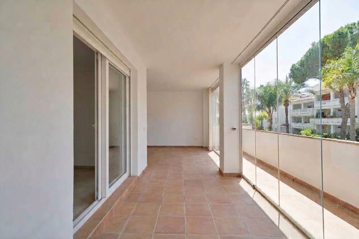 Middle Floor Apartment in Marbella — photo 7 of 10