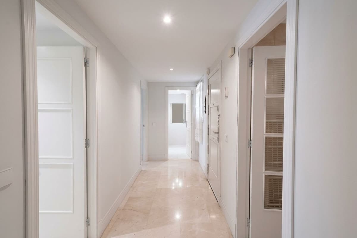 Middle Floor Apartment in Marbella — photo 8 of 10