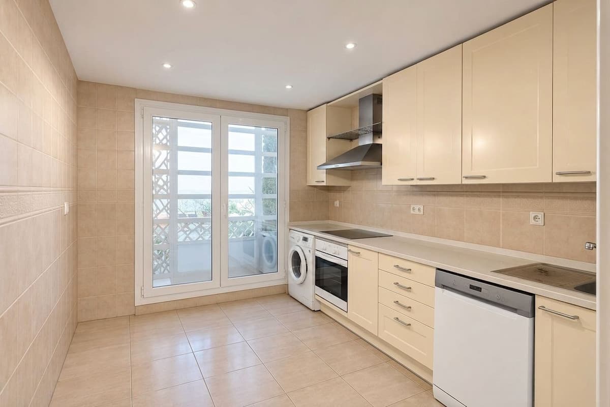 Middle Floor Apartment in Marbella — photo 9 of 10