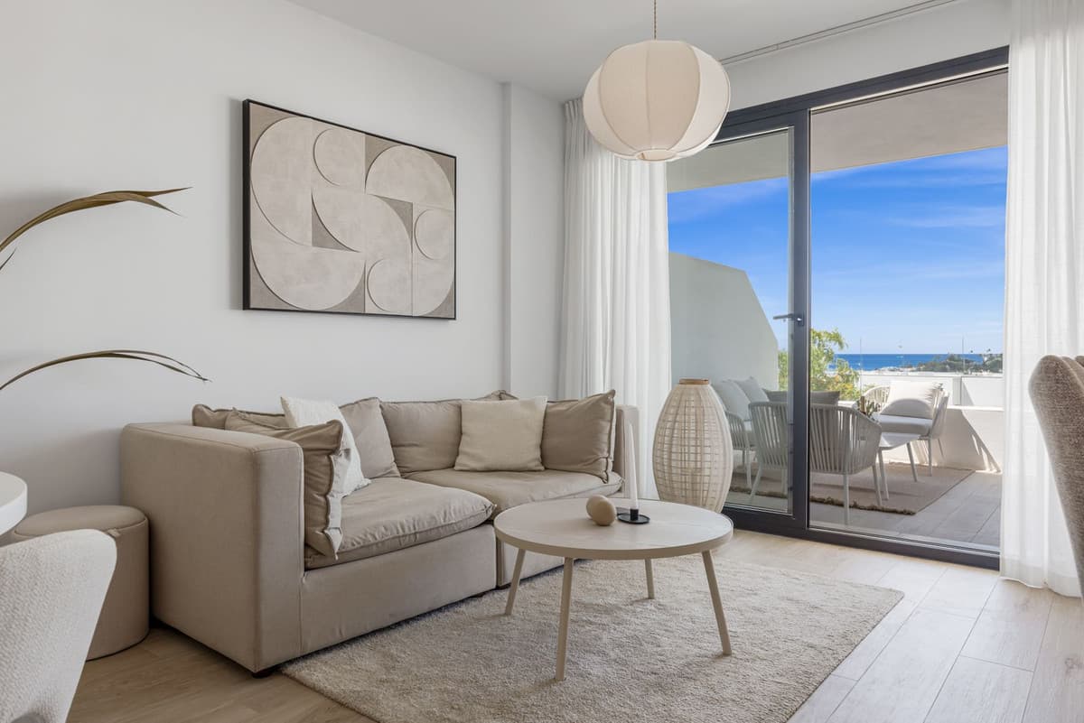 Middle Floor Apartment in Estepona — photo 1 of 10