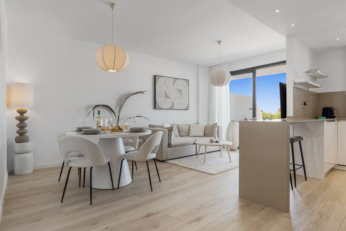 Middle Floor Apartment in Estepona — photo 2 of 10