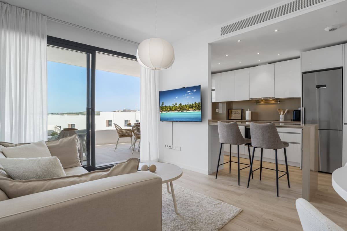 Middle Floor Apartment in Estepona — photo 3 of 10