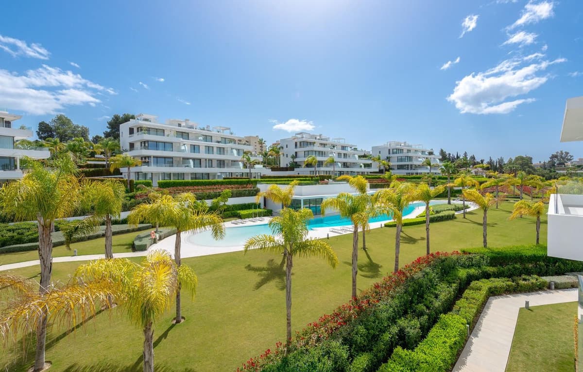 Ground Floor Apartment in Estepona — photo 1 of 10