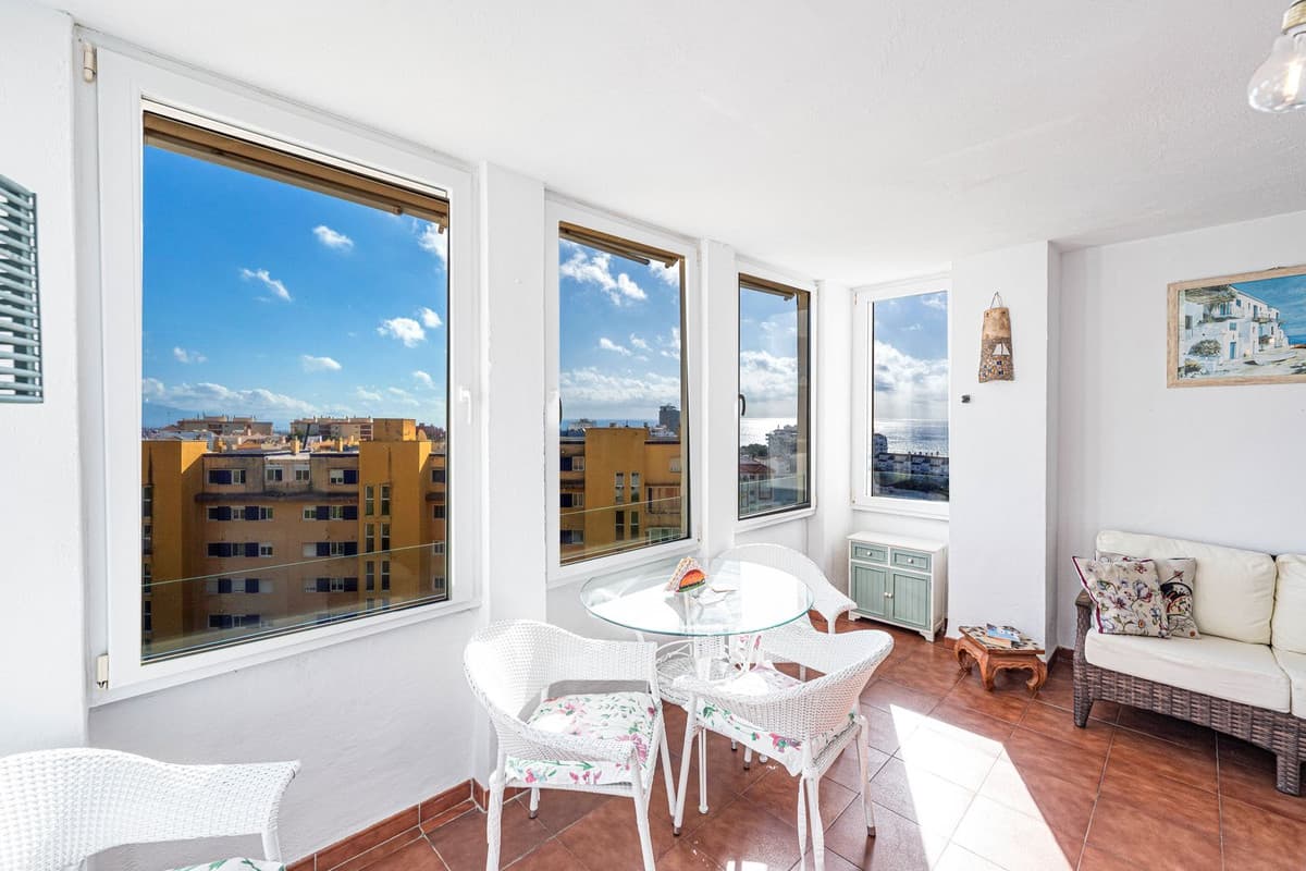 Middle Floor Apartment in Estepona — photo 5 of 10