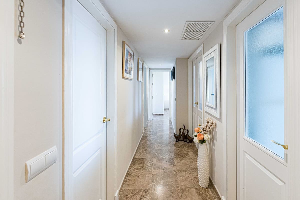 Middle Floor Apartment in Estepona — photo 10 of 10