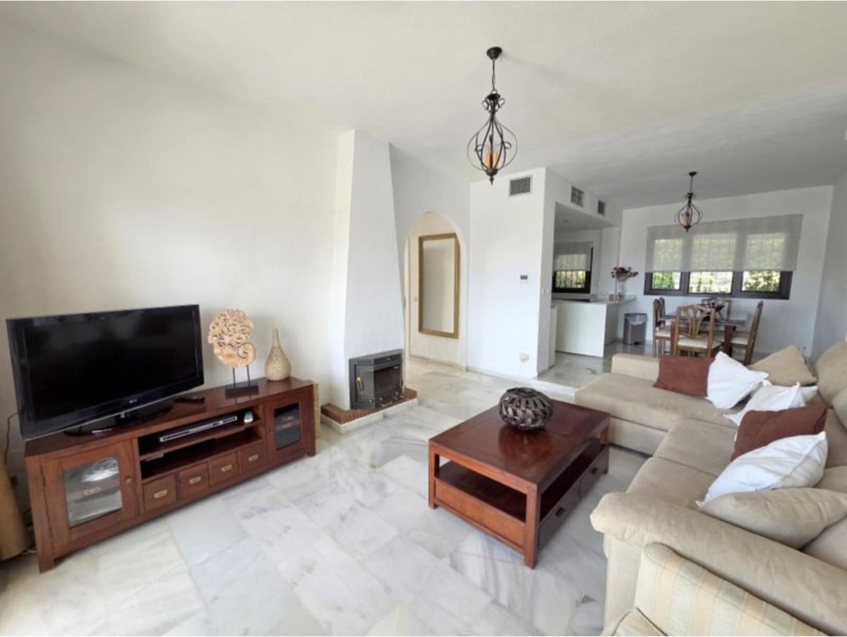 Townhouse in La Duquesa — photo 2 of 10