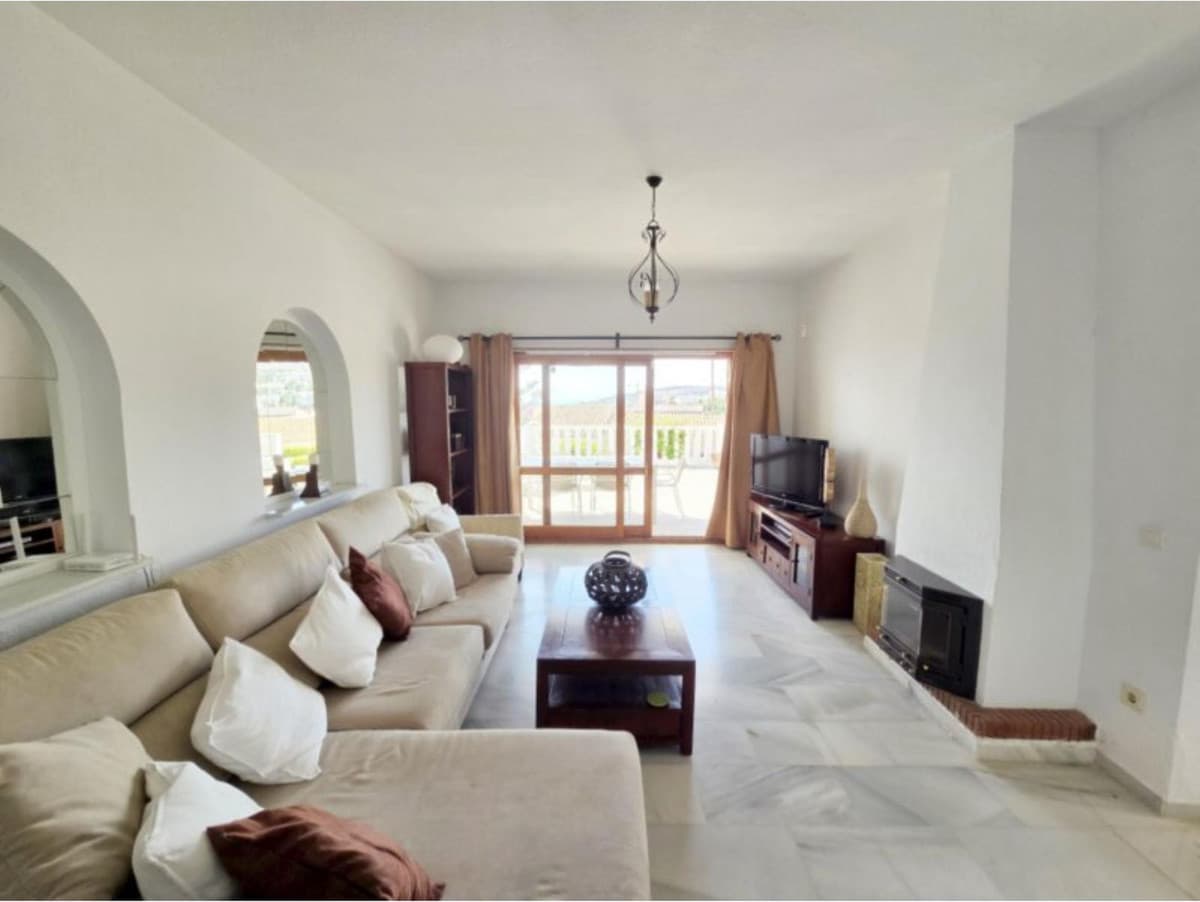 Townhouse in La Duquesa — photo 4 of 10