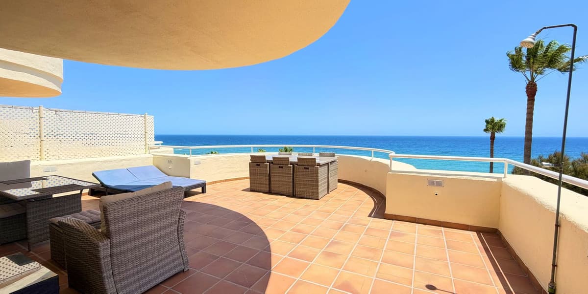 Penthouse in Estepona — photo 1 of 10