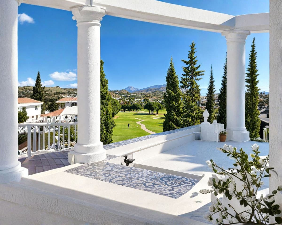 Townhouse in Nueva Andalucía — photo 1 of 10