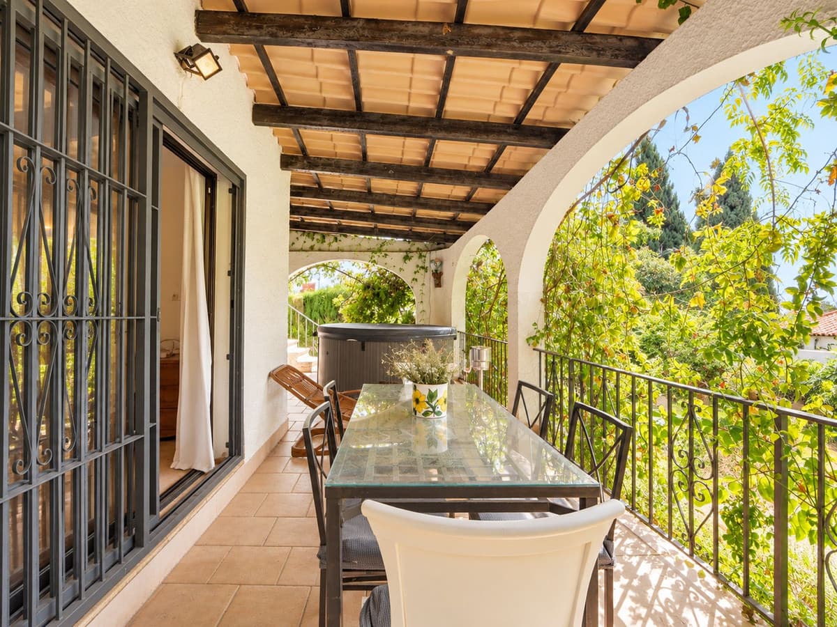 Detached Villa in Marbella — photo 1 of 10