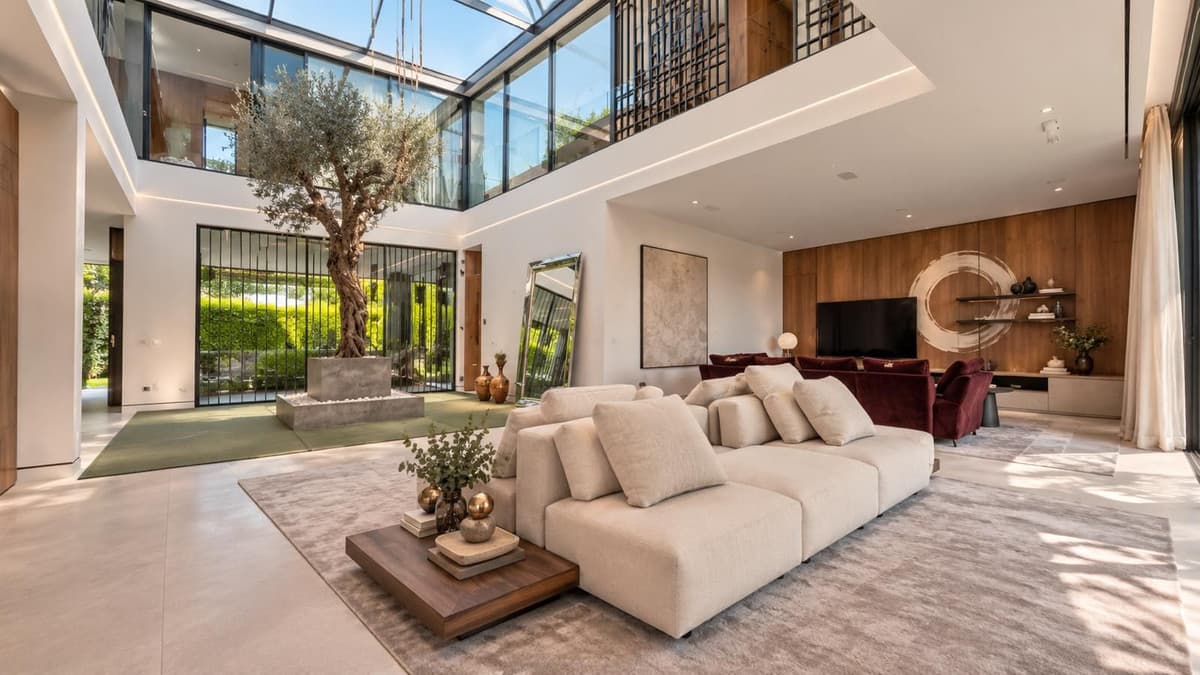 Detached Villa in The Golden Mile — photo 2 of 10