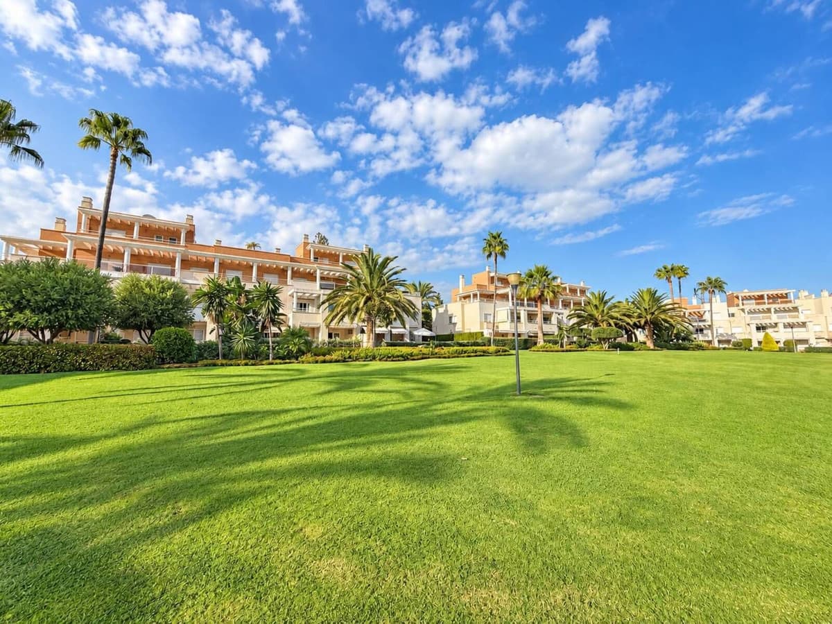 Middle Floor Apartment in Estepona — photo 8 of 10