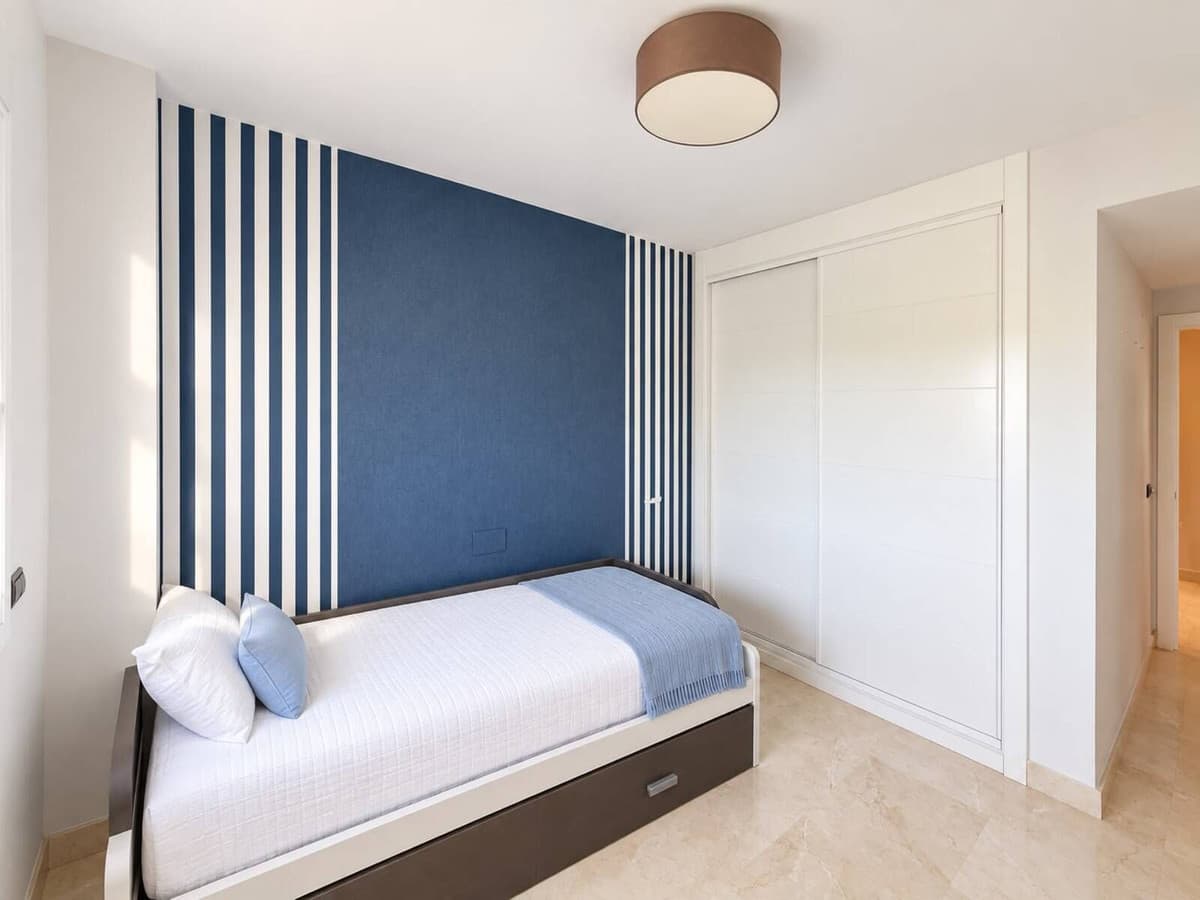 Middle Floor Apartment in Estepona — photo 9 of 10