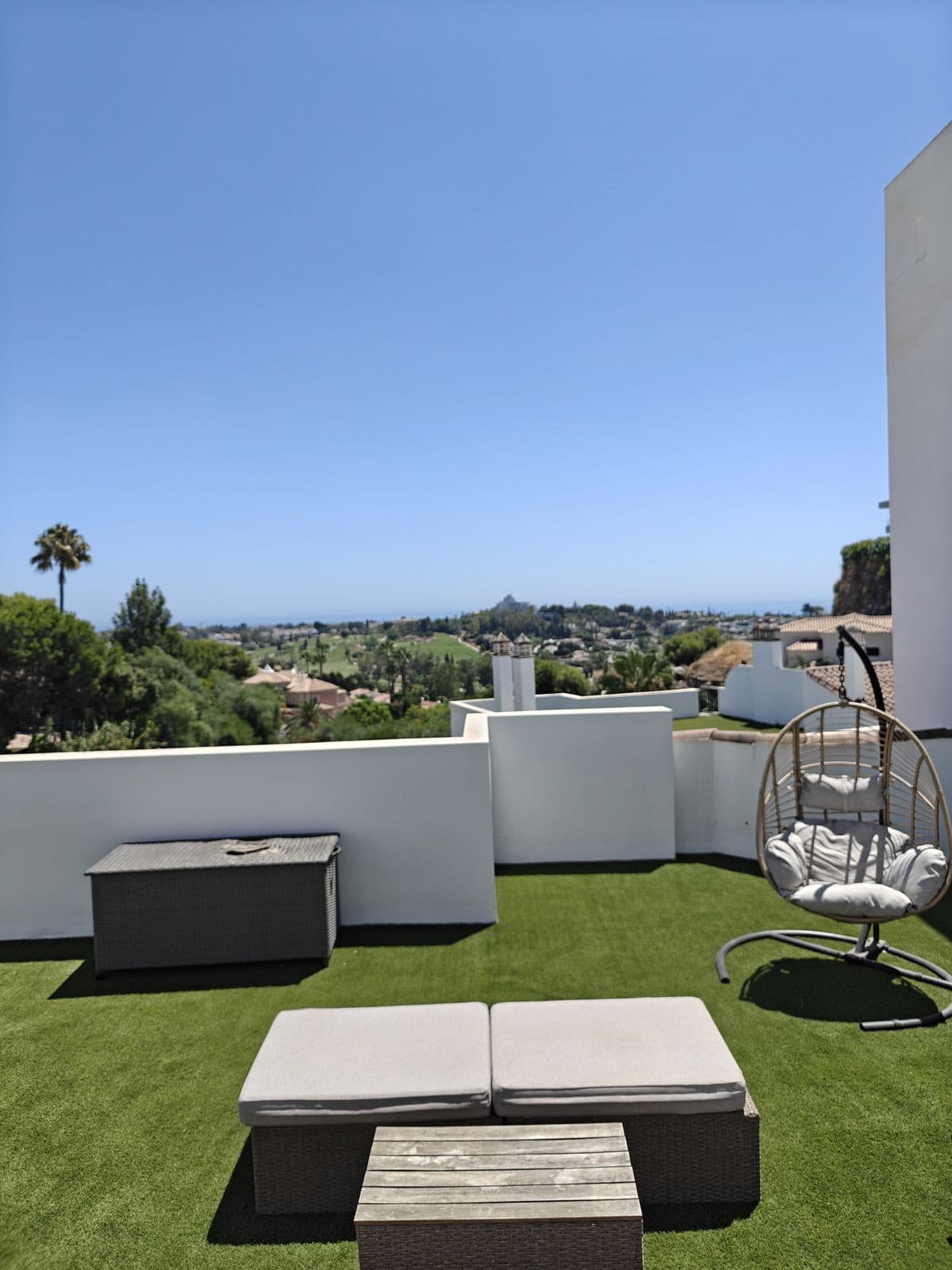 Top Floor Apartment in Benahavís — photo 2 of 10