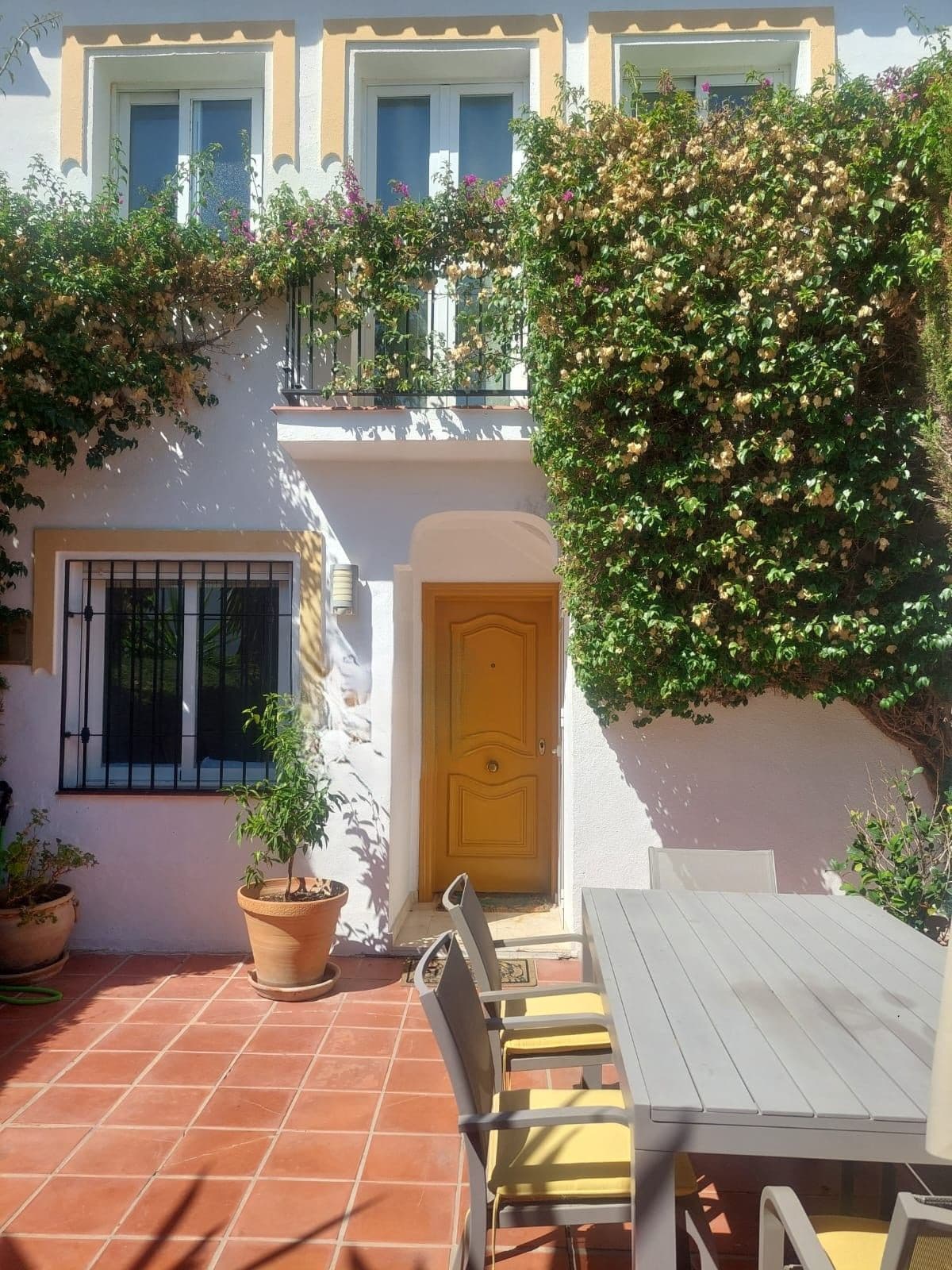 Townhouse in El Paraiso — photo 1 of 10