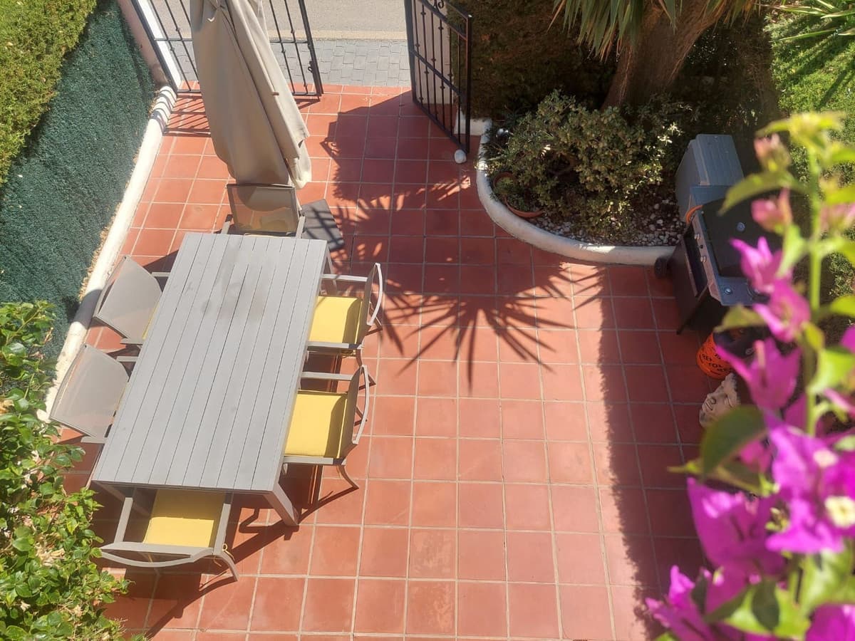 Townhouse in El Paraiso — photo 2 of 10