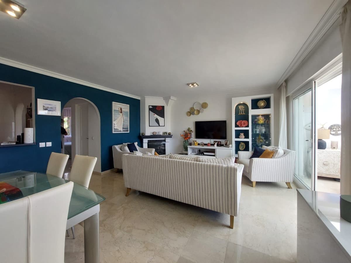 Townhouse in El Paraiso — photo 4 of 10