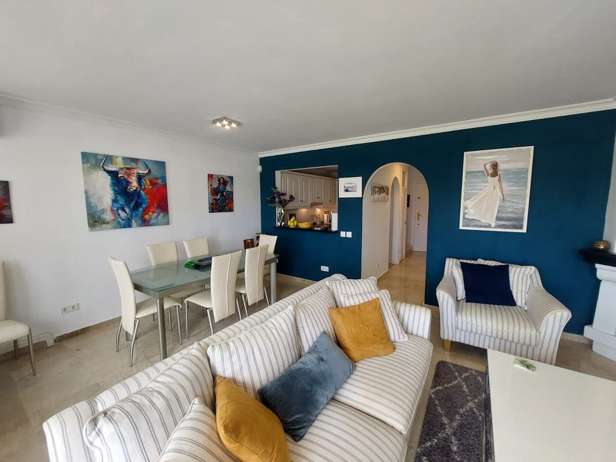 Townhouse in El Paraiso — photo 9 of 10